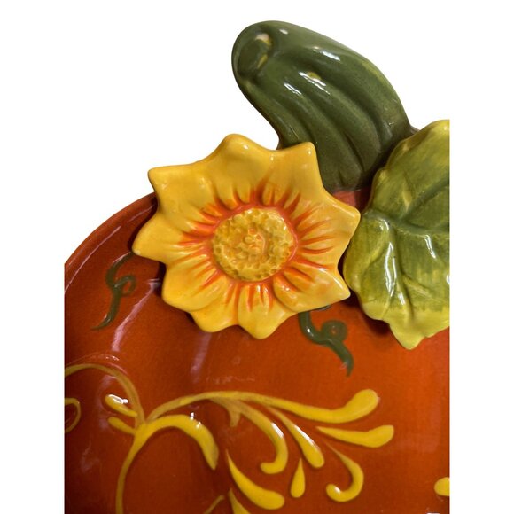 Ceramic Pumpkin-Shaped Plate With Embossed Sunflower & Leaf Design - Picture 3 of 11